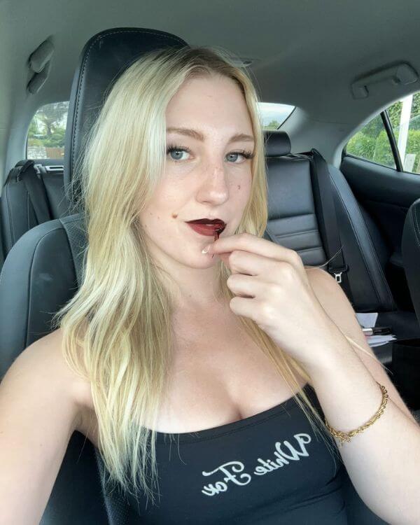 Il tient vraiment même après mon café et mon dé...